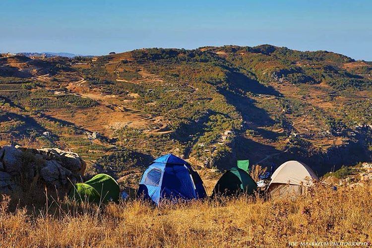 “Oh darling, lets be adventurers.” ⛺️🔥 camping  tent  sunnyday  mountains... (Chabrouh Faraya)