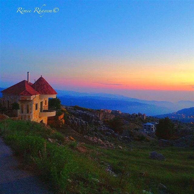 ~Oh how i have missed such sunsets 🌅 ☀️ 💛~ ------------------------------ (Zaarour)