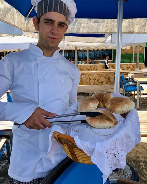 Oh I’ll have one, or two! Thank you!! freshlybaked  arabicbread  pitabread... (Manara Palace Café)