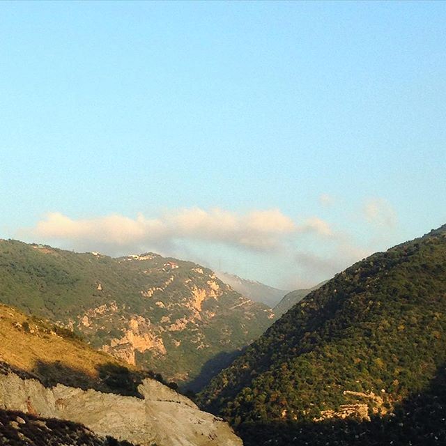 Oh, misty eye of the mountain below...