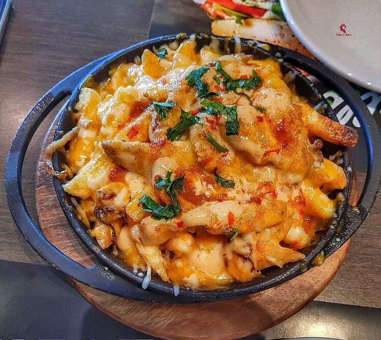 Oh the things we can do with fries 🍟 .======================📍 @crepaway (Beirut, Lebanon)