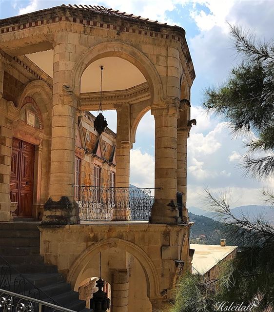 Old but gold😍 whatsuplebanon  lebanonbyalocal  insta_lebanon  ig_lebanon ... (El-Mukhtarah, Mont-Liban, Lebanon)