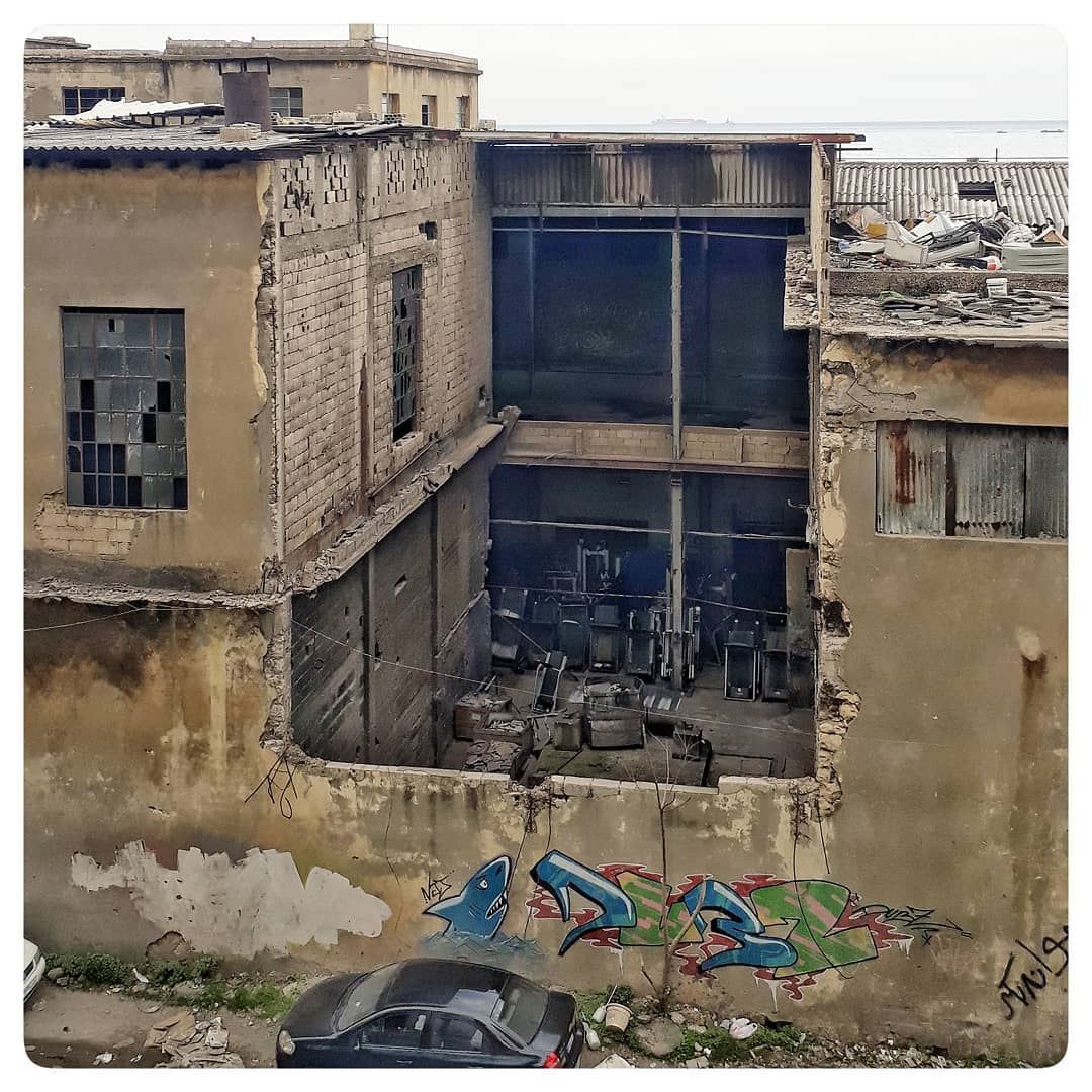 🇱🇧 old factory what happened ! uglybeirut  uglycity  beirut  lebanon ... (Az Zalqa', Mont-Liban, Lebanon)