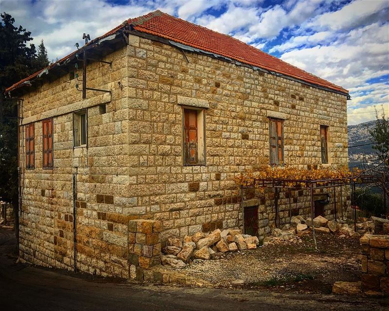 Old houses are full of memories and that’s why they resist to collapse!... (Douma, Liban-Nord, Lebanon)