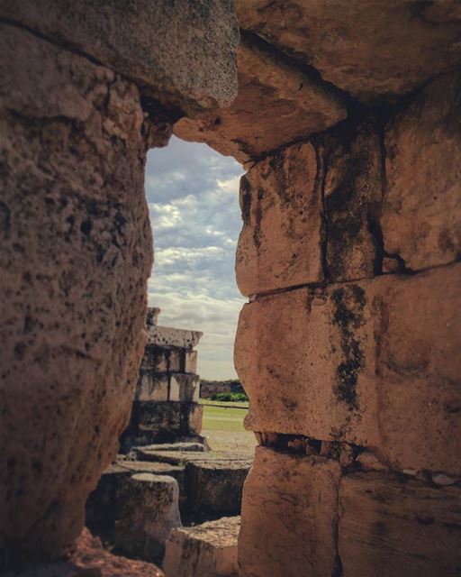 Old Roman city.•••••••••••••••••• tyre  lebanon  south  ruins  roman ... (Ruins of Tyre)