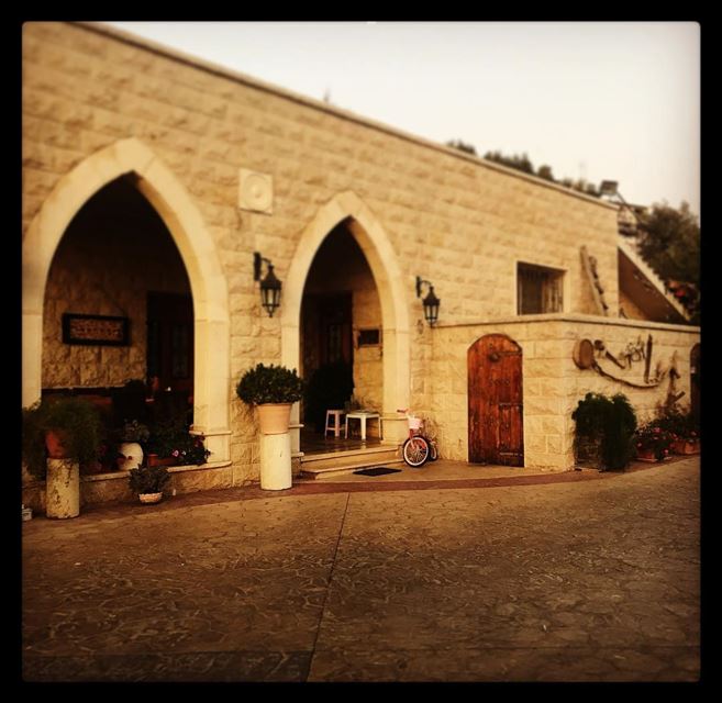 Old school House 🏡  onlyfiliban  lebanon  leb  liban  love  oldhome ... (Baakline, Mont-Liban, Lebanon)