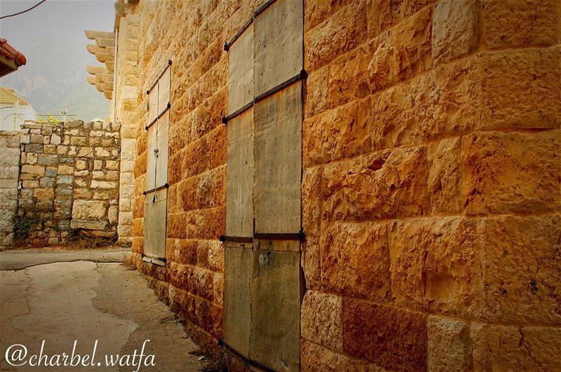  Old  streets and  houses of  Lebanon street  streetphoto ...