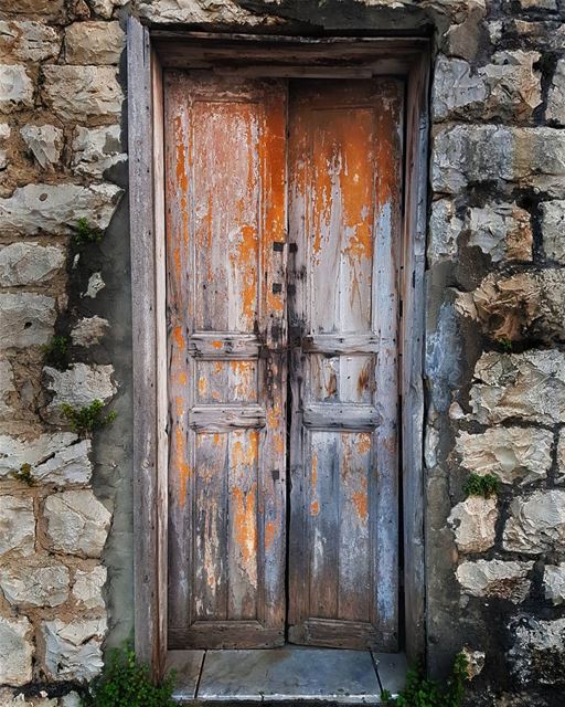 Old ways won't open new doors .. 🚪... (Jadra, Mont-Liban, Lebanon)