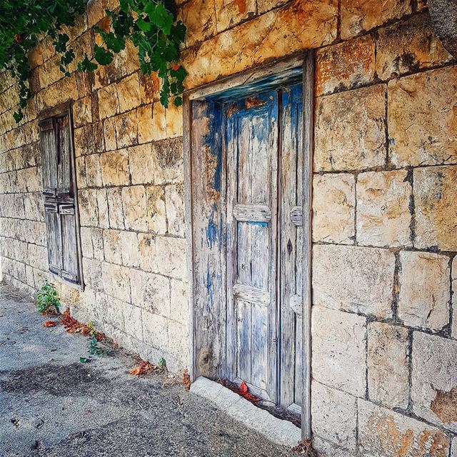 Old  ways won't open new  doors 🛑 meetlebanon.............. (Hardîne, Liban-Nord, Lebanon)