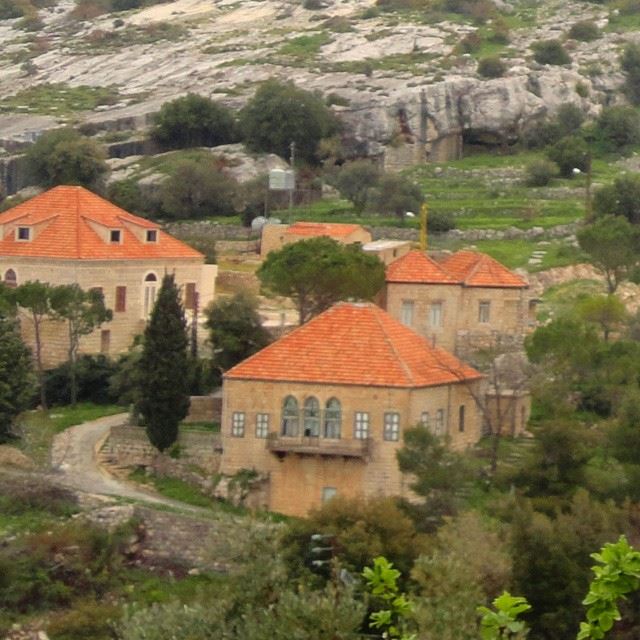 oldarchitecture houses oldhomes redbricks village loves_village naturemountain stonehome archleb