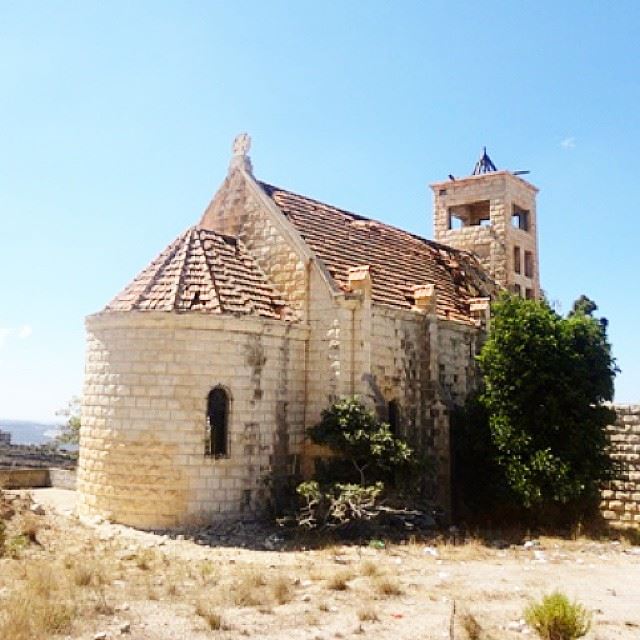 oldchurch ancient abandoned neglected eglise nature