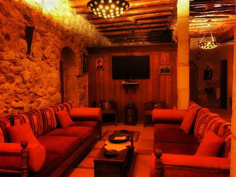  oldhouse  jbeil  byblos  lebanon  proudlylebanese  livelovelebanon ... (Byblos, Lebanon)
