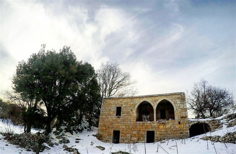  OldHouse  lebanonhouses @lebanonhouses  OldButGold  Hiking  JabalMoussa @j (Jabal Moussa)