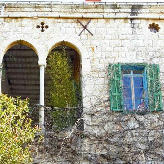 oldhouse oldarchitecture oldhomes stonehome stonewall heritage archleb archlebanesehouse lebanesehome
