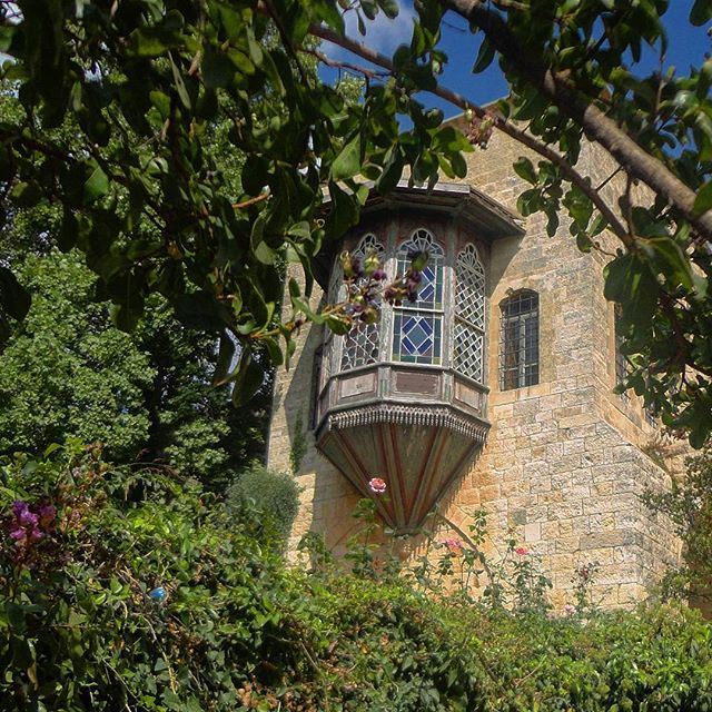 oldpalace balcony balustrade oldstonehouse nature heritage historicalpalace historicalplace