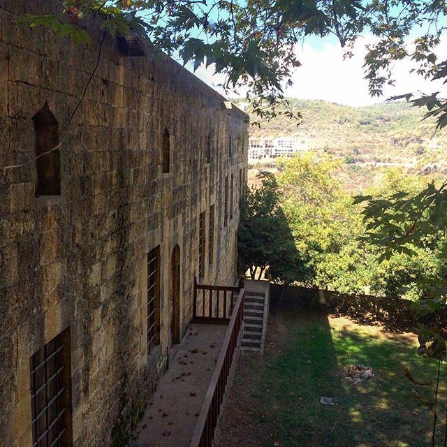 oldstructure oldarchitecture beautifulplace oldpalace stonehome heritagegazon