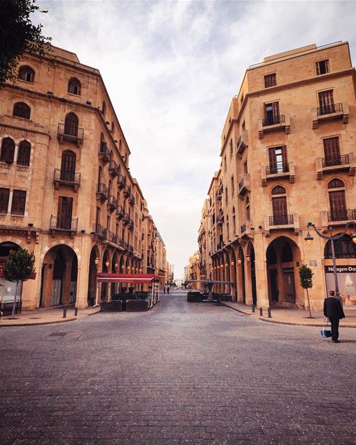 Olha como é linda Beirute. Obrigado pela foto, @ralphhawi! 🇱🇧 Look how... (Downtown Beirut)