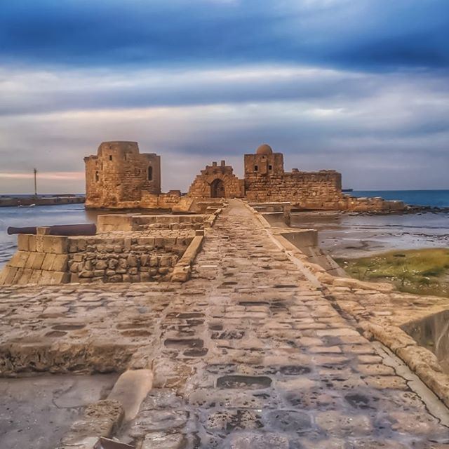 On every sunset, set you dreams free& filled with hope, let it be 🙏🌅💙... (Saida Castle)