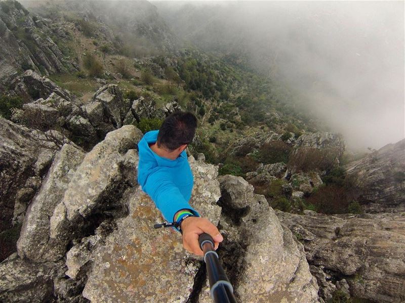 “On the edge” type of shot‼️...................... (Dangerous Area)