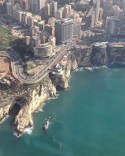 ... One minute to touchdown 🛬------.. Lebanon_HDR  Ливан  Бейрут ... (Beirut, Lebanon)