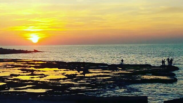 One of the charmest sunsets I've ever seen....so beautiful 🌝 جمال  بحر ... (طرابلس - الميناء)