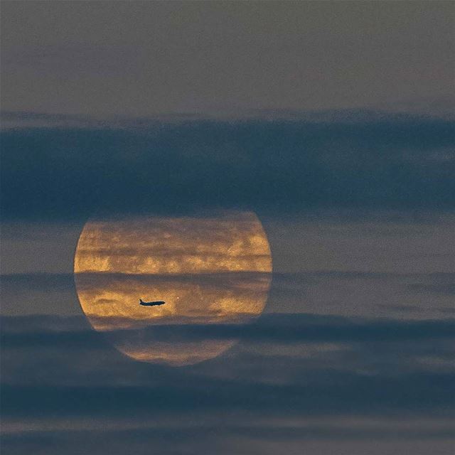 One way ticket to the moon :)....... Lebanon  moon  nikon  nikonlb...