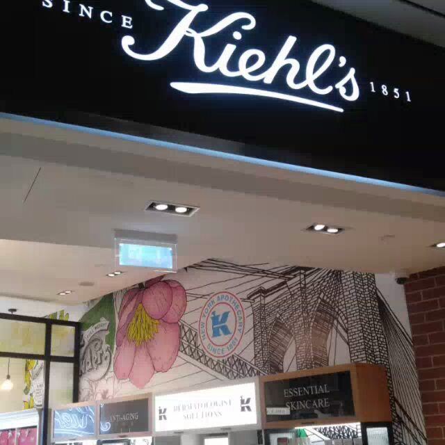 Opening event  kiehl's  natural  products  cosmetics  skincare  face  body... (Abc Verdun)