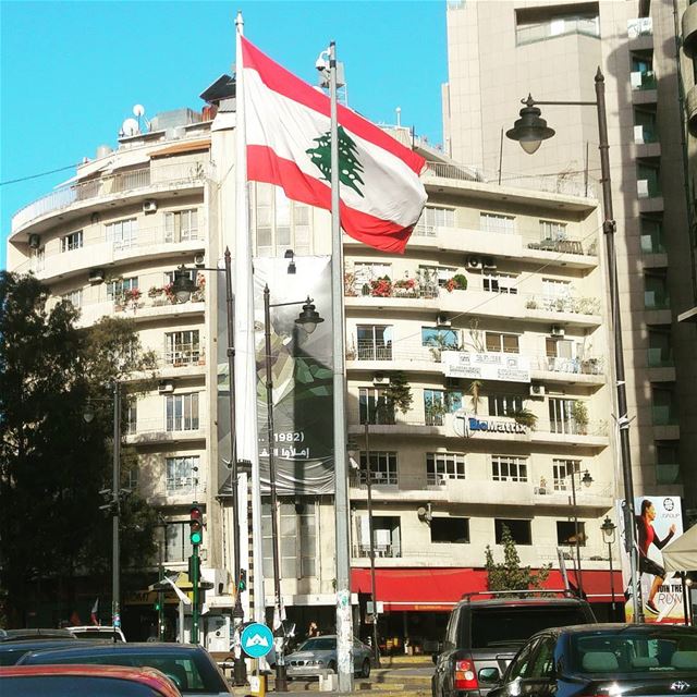 💫 Our beautiful Lebanese flag - Sassine Square... (Sassine Square)