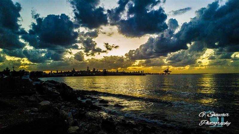 Our beloved Beirut during a cloudy sunset.______🔴⚪⚪🌲⚪⚪🔴______... (Jall Ed Dîb, Mont-Liban, Lebanon)