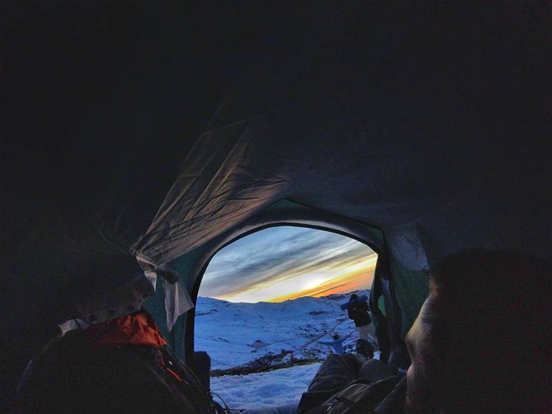 Out here it's all earth and sky.Reconnect with the basics of life.⛺🏔️🌅� (Happy Hour)