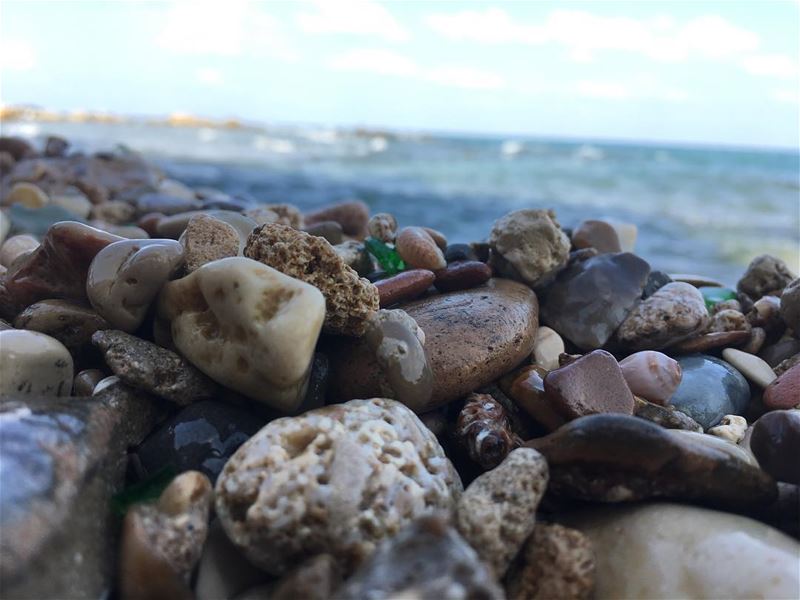 Out of this world.💙🌊 justrelax tyrelebanon  stones seaworld summertime... (Soûr, Al Janub, Lebanon)
