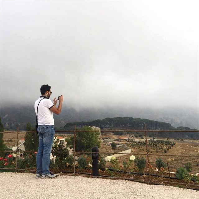 Paparazi everywhere 😌🤓 صوروني_وانا_مش_منتبه... (Mount Lebanon Governorate)