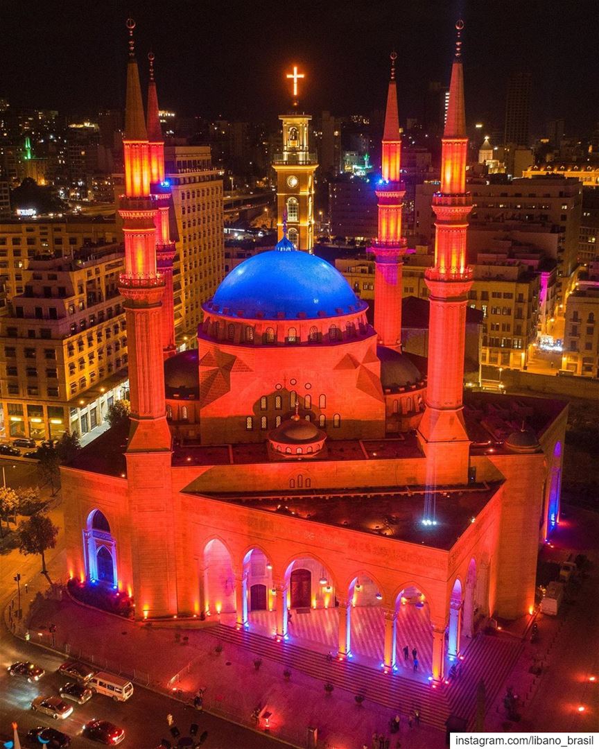 🇱🇧🇧🇷 Para celebrar a data do calendário islâmico que marca o fim do... (Downtown Beirut)