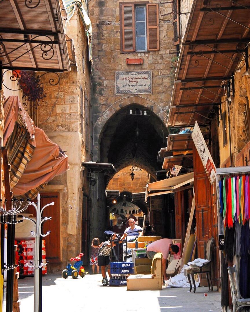 Parece um cenário do Aladdin, mas é uma viela do antigo mercado medieval... (Old Souk El Zouk)