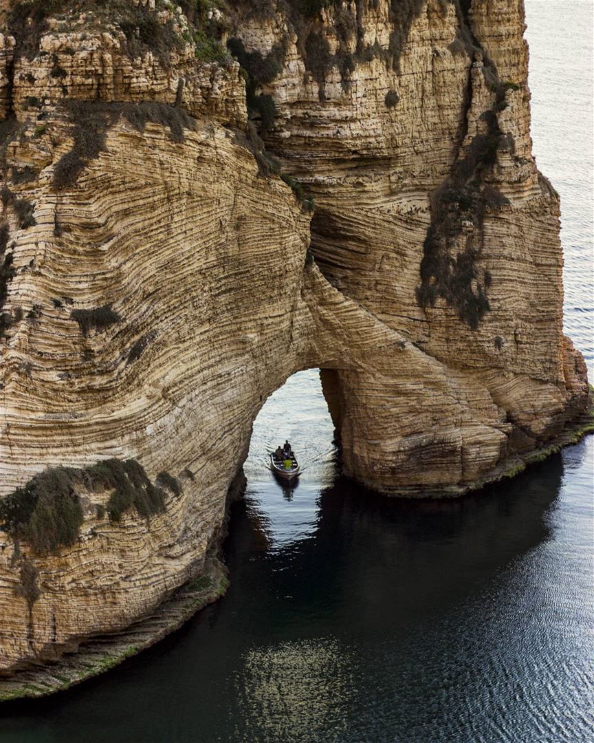 Passeio de barco pelas Pigeon Rocks, no Mediterrâneo, fotografado pelo @ral (Pigeon Rocks)