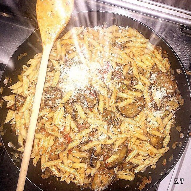 Pasta doesn't make you fat, How much pasta you eat makes you fate!!!🙀 Photo repost via @zt.cuisine 