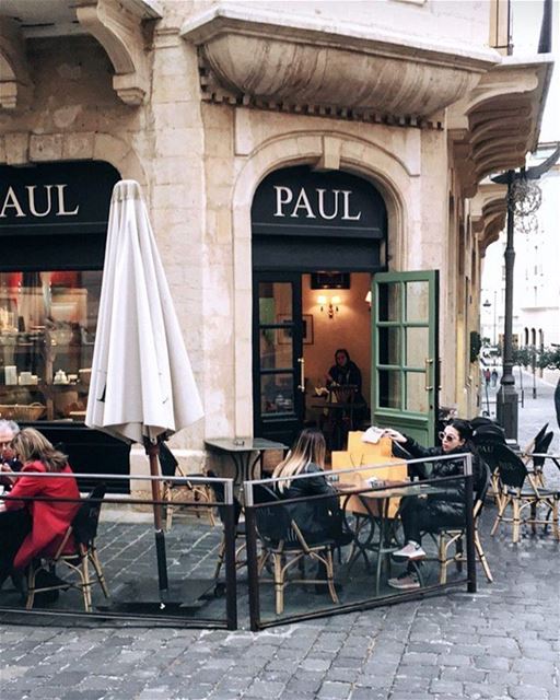 Pausa em um dos muitos cafés internacionais localizados em Downtown, a... (Paul Downtown)