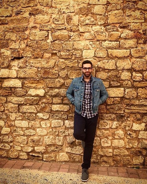 Pause to take a picture before re-exploring the beauty of  tyre 💛... (Tyre, Lebanon)
