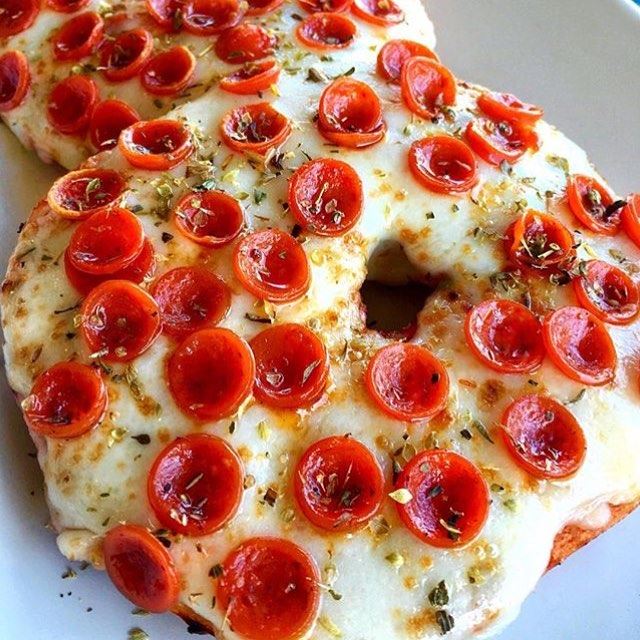 Pepperoni Pizza Bagel 😍😍🍕🍕 What are you foodies having for breakfast? 🙊