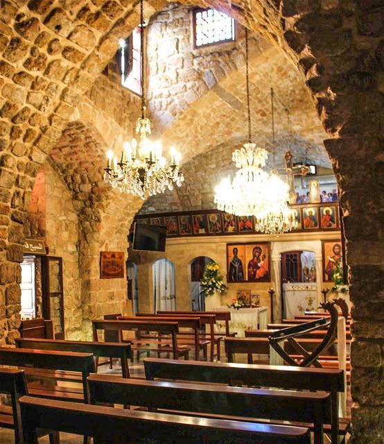 Pequena igreja do século 8 na cidade velha de Sidon, onde os apóstolos... (Saïda, Al Janub, Lebanon)