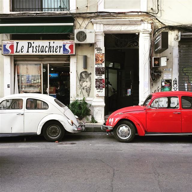 Perfect Couple ♥️ ........ onthestreets  vw  vwbeetle  vwlovers ... (Mar Mikhael-Armenia The Street)