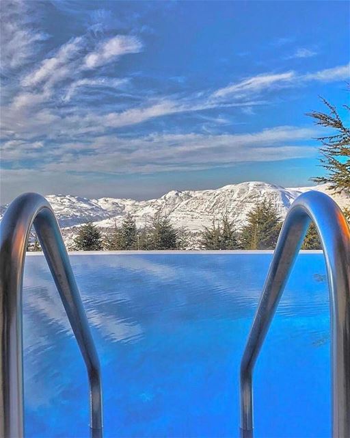 🇱🇧 Perfect Monday morning with this magnificent view from @le_montagnou... (Faraya, Mont-Liban, Lebanon)