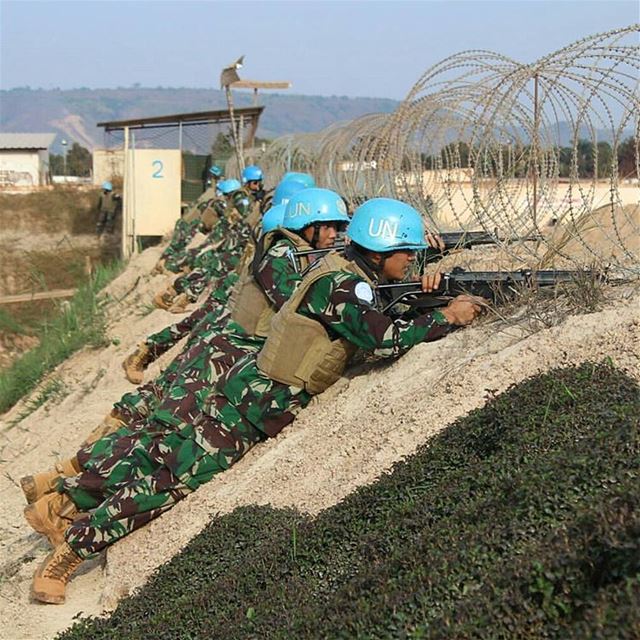 Personel Satgas Kizi TNI Gelar Latihan Menembak di AfrikaPersonel Satuan...