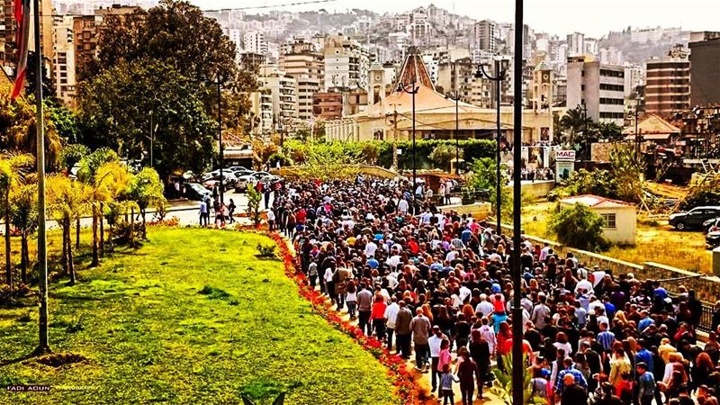  photo  fadiaoun @faaoun  Goodfriday  mass  cross  people ...