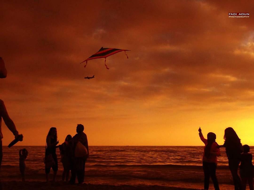  photo  fadiaoun @faaoun  sunset  beach  sea  seascape  airplane  kite ...