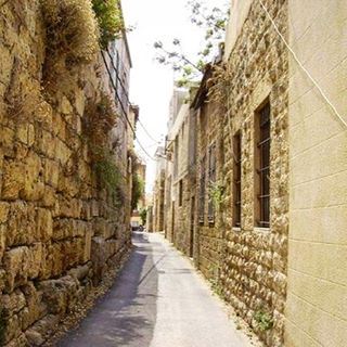 Photo of a beautiful  narrowstreet  oldstreet  oldhouses in  batroun ... (Al Batrun, Liban-Nord, Lebanon)
