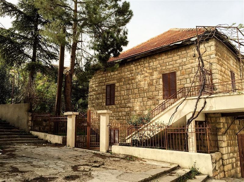  picoftheday  photooftheday  place  trip  oldhouse  l4l  liking  likeall ... (El Mreijat, Béqaa, Lebanon)