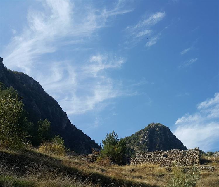 Picture of an Old lebanese house in the middle of nowhere lebanon ...