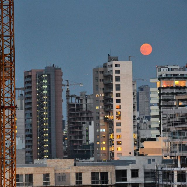 Pink full moon rising last night from Capitole Rooftop Beirut🌕 the start... (Capitole)