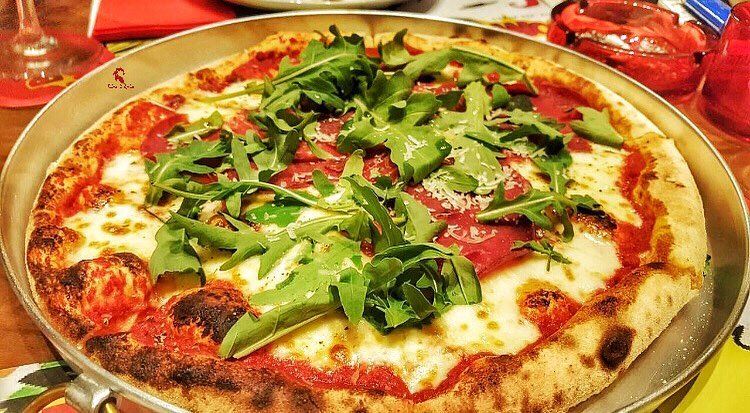 Pizza pizza pizza pizza 🍕 .=================📍 @thesmallville_hotel .== (The Smallville Hotel)